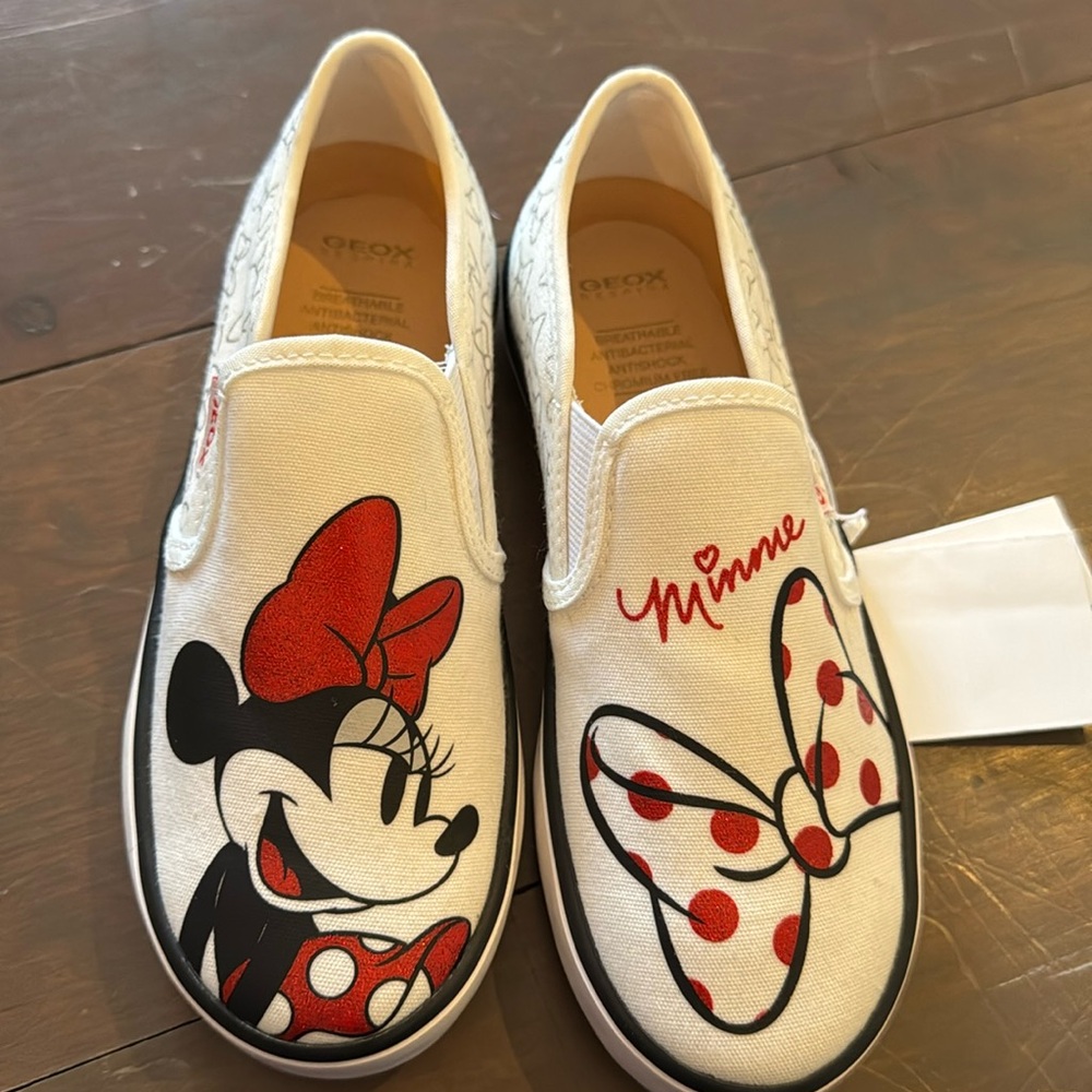 Geox x Disney sz31 NWT Minnie Mouse Shoes